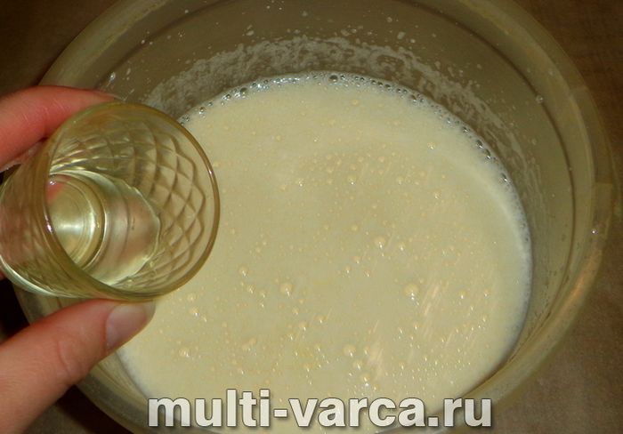 Пиріг зі згущеним молоком у мультиварці