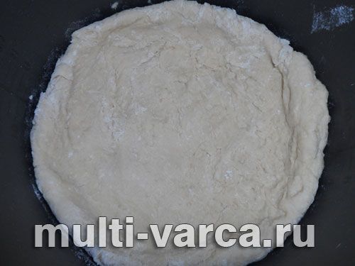 Пісочно-сирний пиріг із безе, брусницею та яблуком