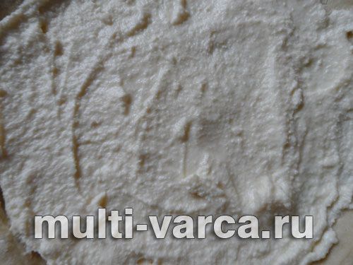 Пісочно-сирний пиріг із безе, брусницею та яблуком