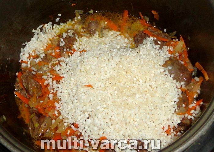 Плов із курячими сердечками в мультиварці