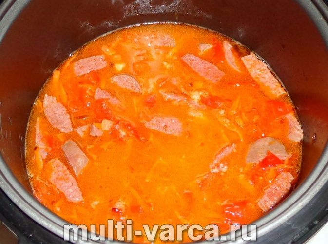 Рис із ковбасою в мультиварці