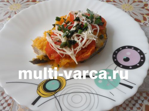 Сайда, запечена з гарбузом і помідорами