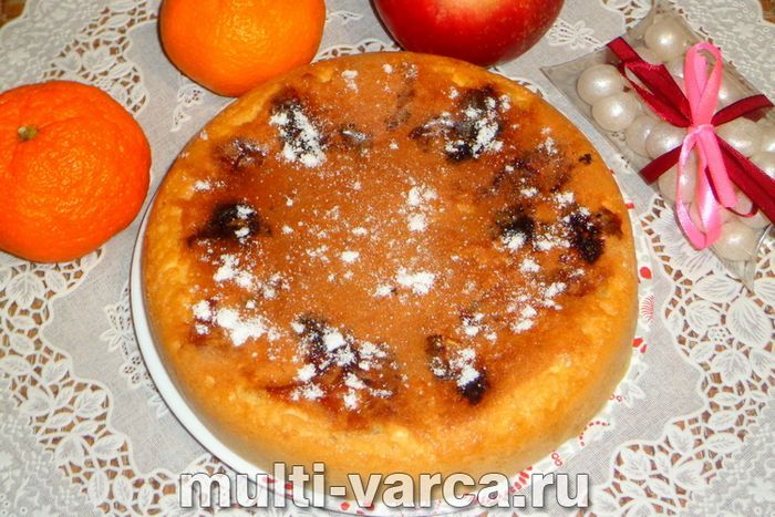Шарлотка з яблуками та мандаринами в мультиварці