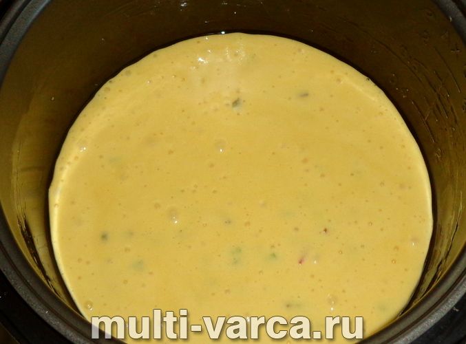 Шарлотка з ревенем у мультиварці