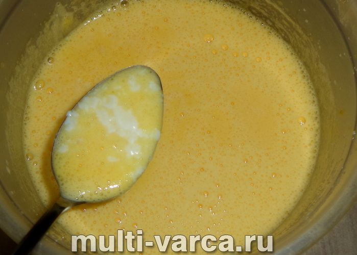 Швидкий кавовий пиріг на кефірі в мультиварці