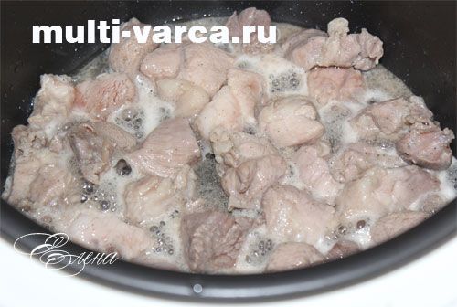 Тушкована свинина з кабачками та овочами