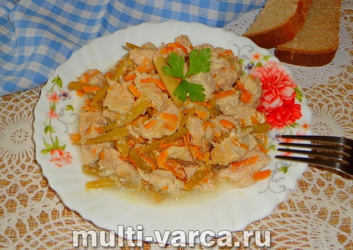 Стручкова квасоля з індичкою в мультиварці