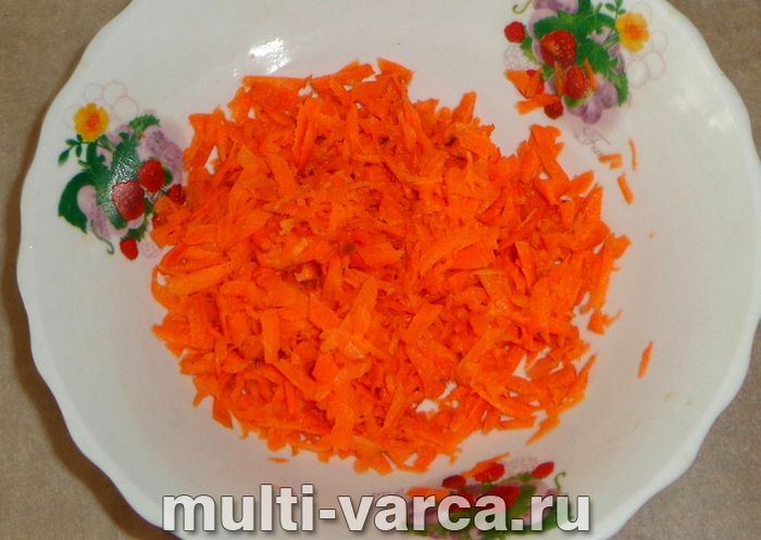 Стручкова квасоля з індичкою в мультиварці