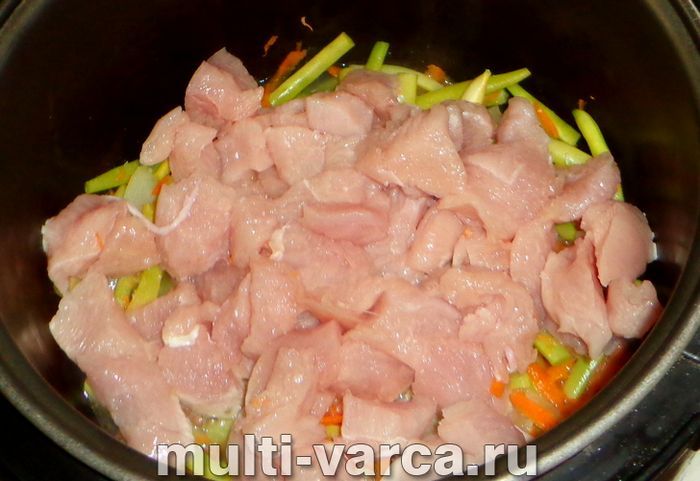 Стручкова квасоля з індичкою в мультиварці