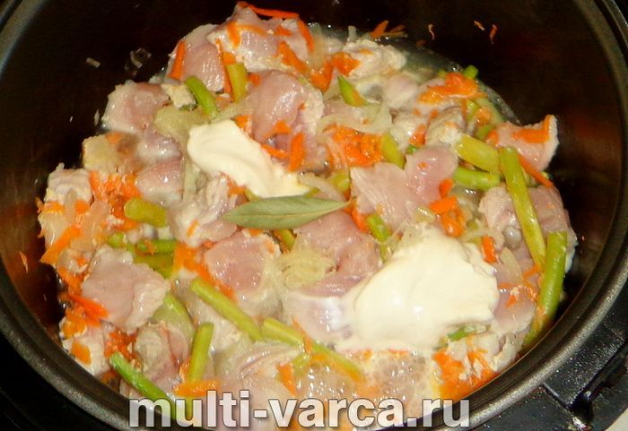 Стручкова квасоля з індичкою в мультиварці
