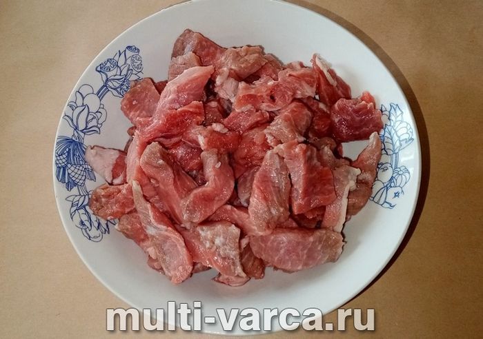 Свинина з капустою в мультиварці