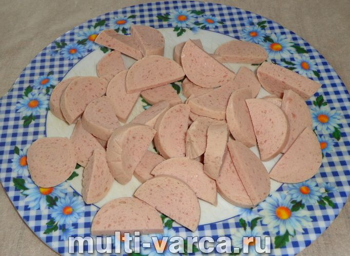 Тушкована капуста з сардельками в мультиварці