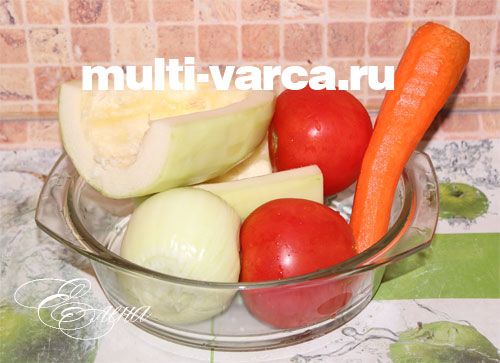 Тушкована свинина з кабачками та овочами