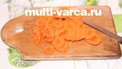 Тушкована свинина з кабачками та овочами