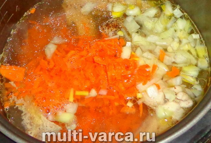Вермішелевий суп із куркою в мультиварці