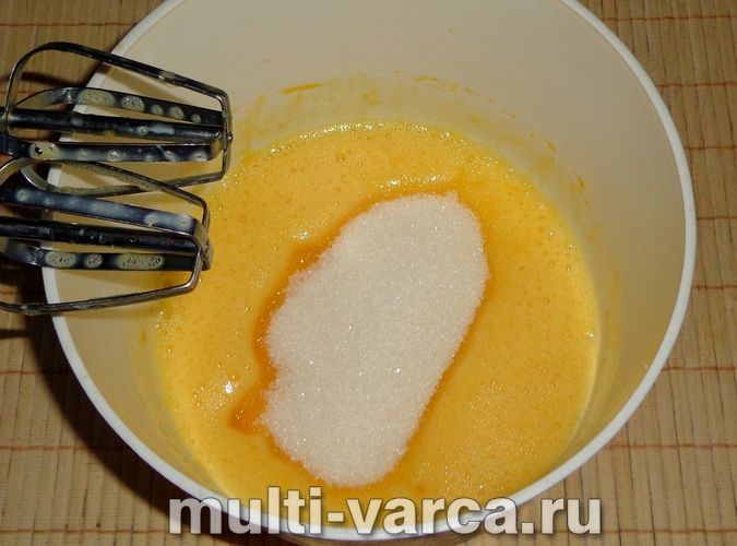 Бісквіт на кефірі в мультиварці