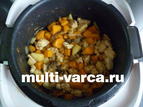 Гарбуз із куркою в мультиварці