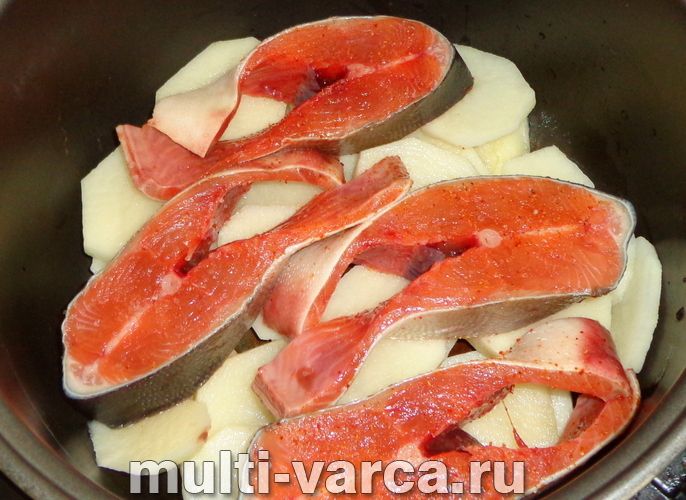 Горбуша з картоплею в мультиварці
