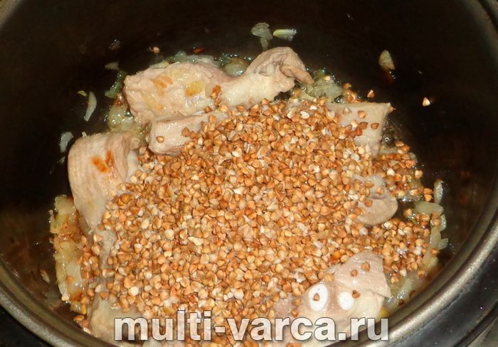Гречка з реберцями в мультиварці
