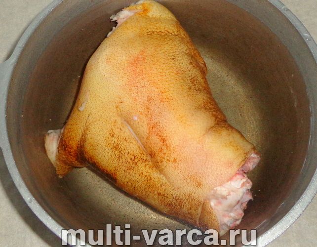 Холодець зі свинячої рульки в мультиварці