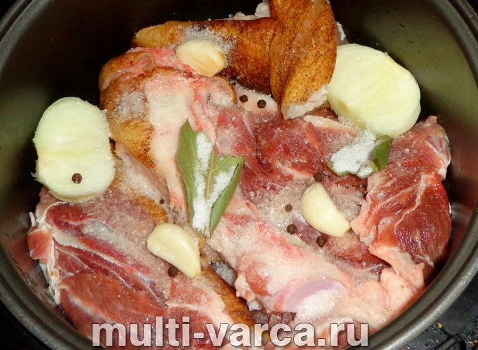 Холодець зі свинячої рульки в мультиварці
