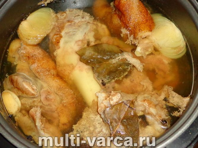 Холодець зі свинячої рульки в мультиварці