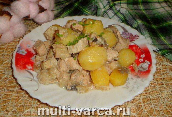 Індичка з грибами та картоплею в мультиварці