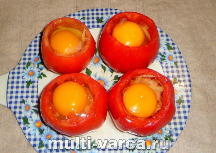 Яйця в помідорах у мультиварці