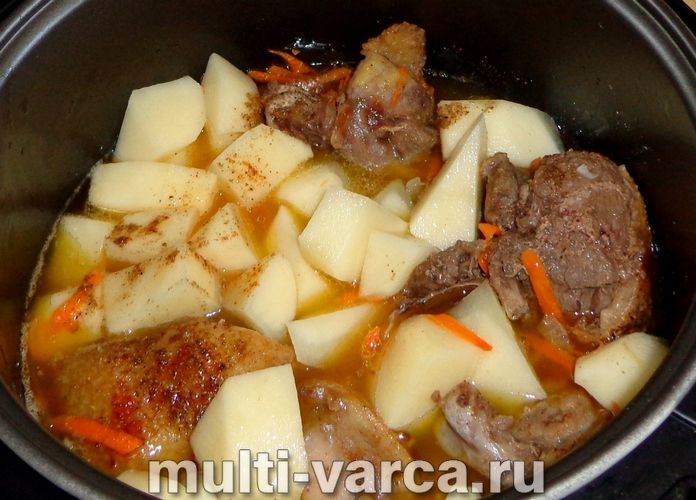 Качка з картоплею в мультиварці