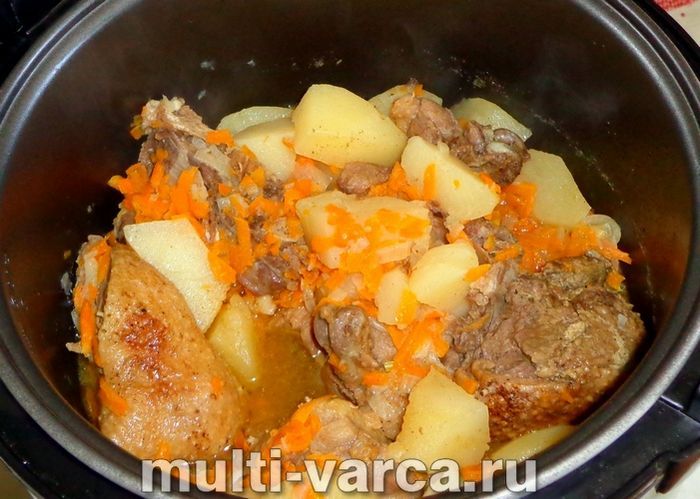 Качка з картоплею в мультиварці