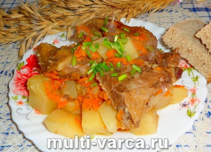 Качка з картоплею в мультиварці