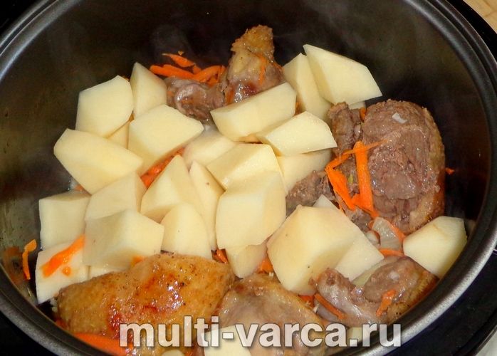Качка з картоплею в мультиварці