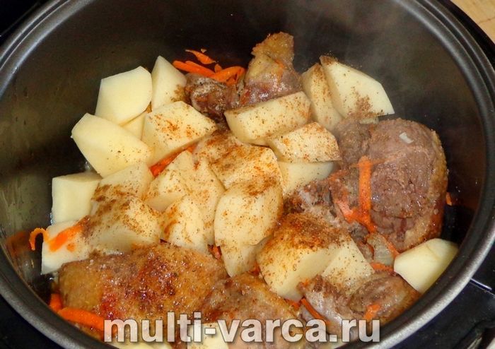 Качка з картоплею в мультиварці