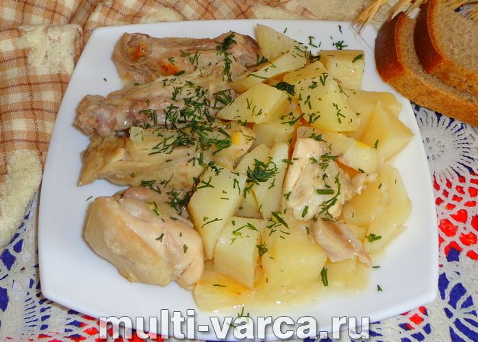 Курка з картоплею в сметані в мультиварці