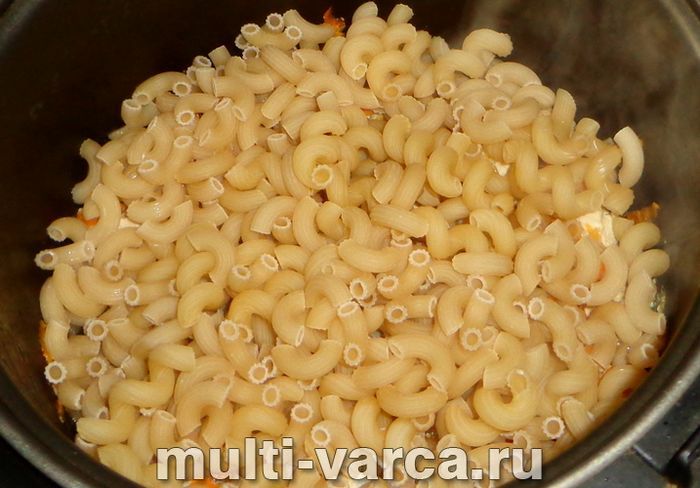 Макарони з курячою грудкою в мультиварці
