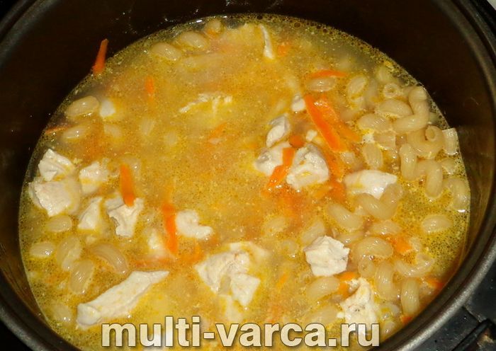 Макарони з курячою грудкою в мультиварці