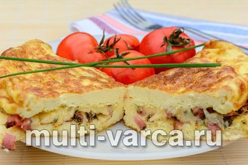 Омлет із начинкою з м'ясо-ковбасних виробів і сиру
