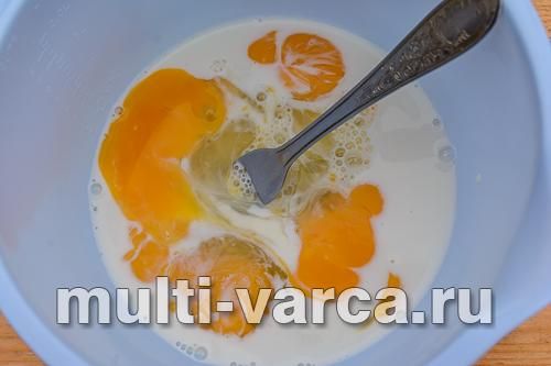 Омлет із начинкою з м'ясо-ковбасних виробів і сиру