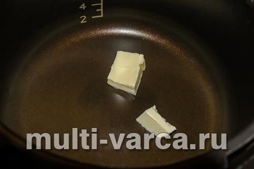 Омлет із начинкою з м'ясо-ковбасних виробів і сиру