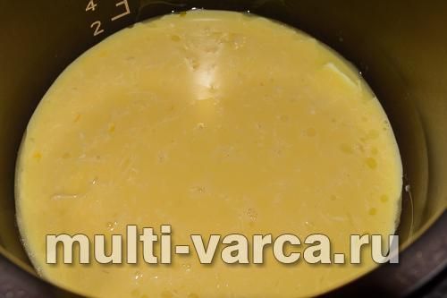 Омлет із начинкою з м'ясо-ковбасних виробів і сиру