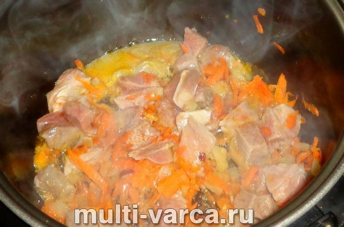 Перловка з м'ясом і грибами в мультиварці