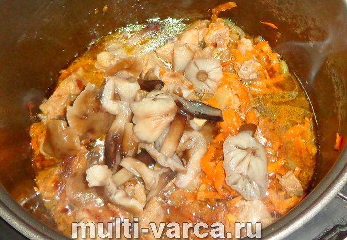 Перловка з м'ясом і грибами в мультиварці