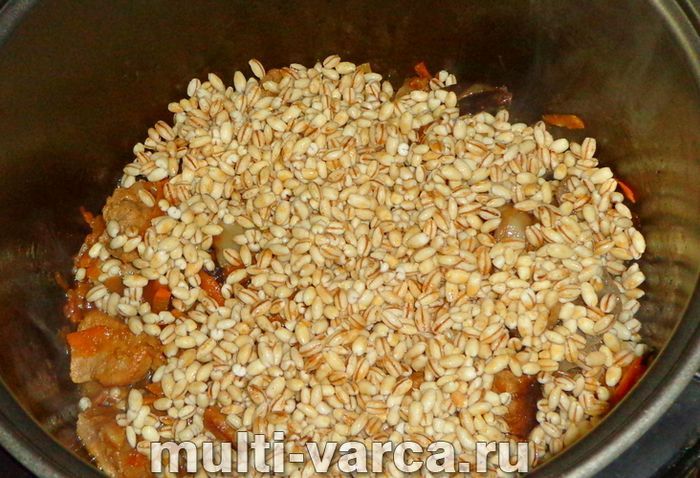 Перловка з м'ясом і грибами в мультиварці