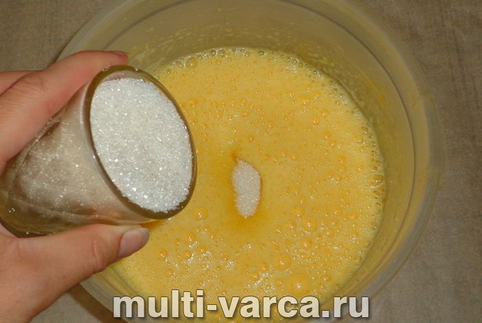 Пиріг із черешнею в мультиварці