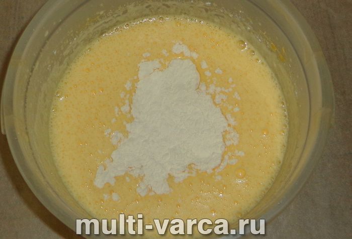 Пиріг із черешнею в мультиварці