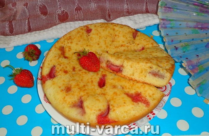 Пиріг із полуницею в мультиварці
