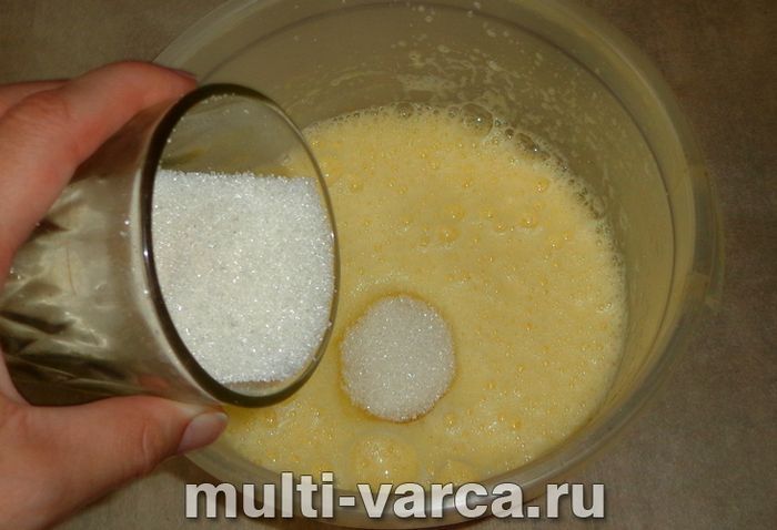 Пиріг із полуницею в мультиварці