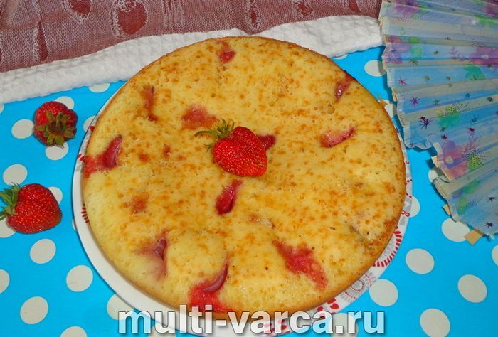 Пиріг із полуницею в мультиварці