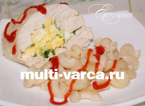 Рулет із курки з яйцем і цибулею в мультиварці