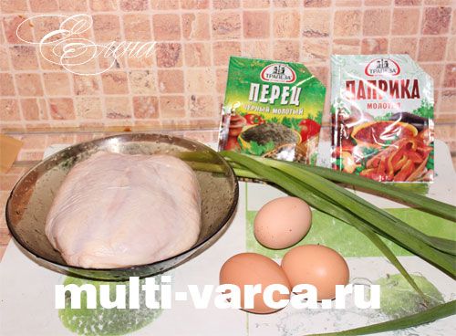 Рулет із курки з яйцем і цибулею в мультиварці